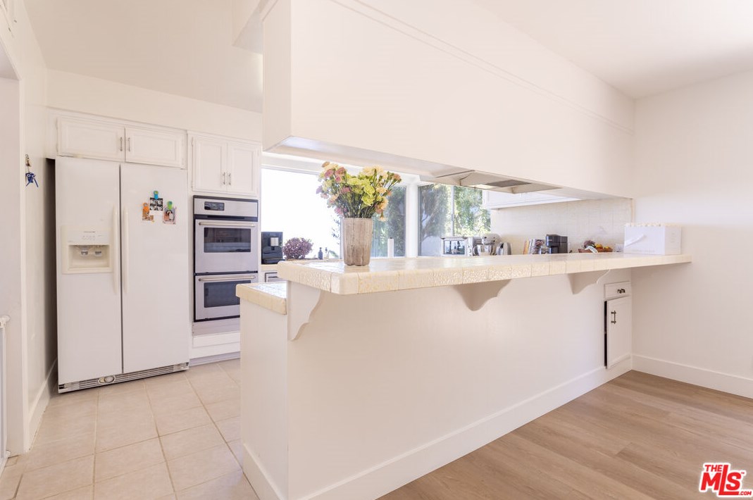 8400 Skyline Dr, Los Angeles CA  90046-1422 exterior