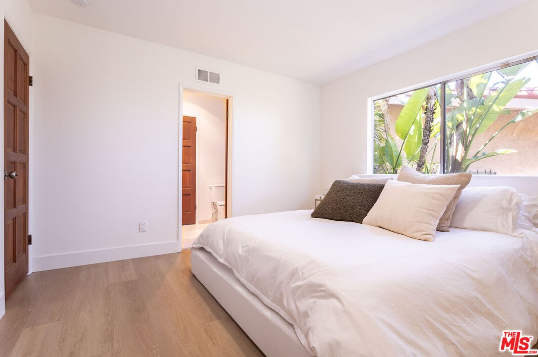 8400 Skyline Dr, Los Angeles CA  90046-1422 exterior