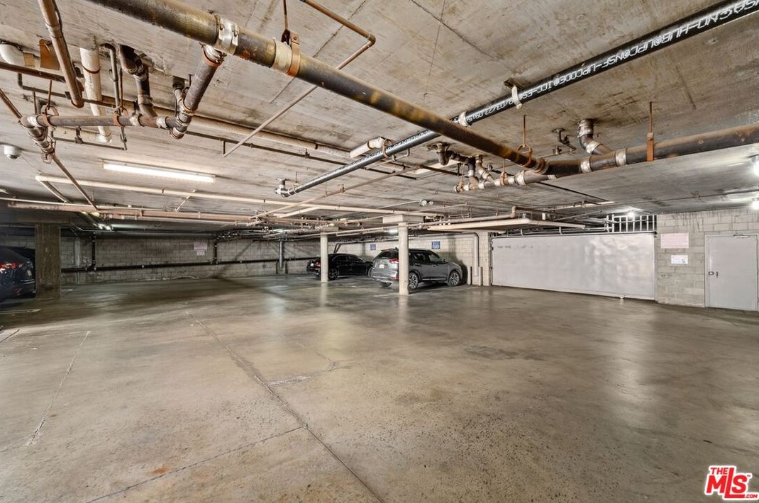 621 Barrington Ave, Los Angeles CA  90049-4438 exterior