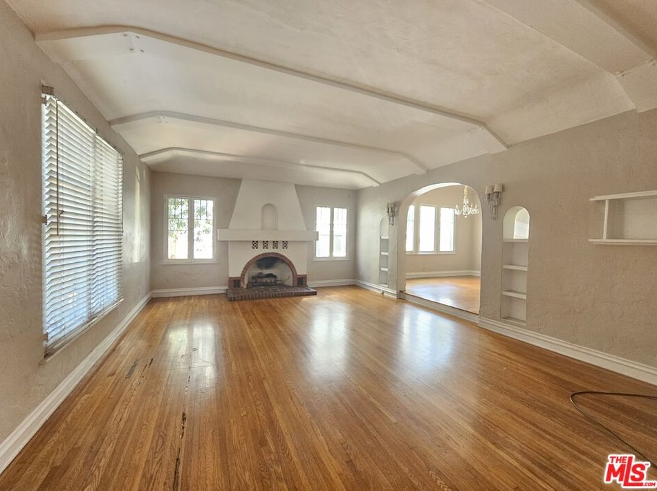 1260 Ridgeley Dr, Los Angeles, CA 90019-2654