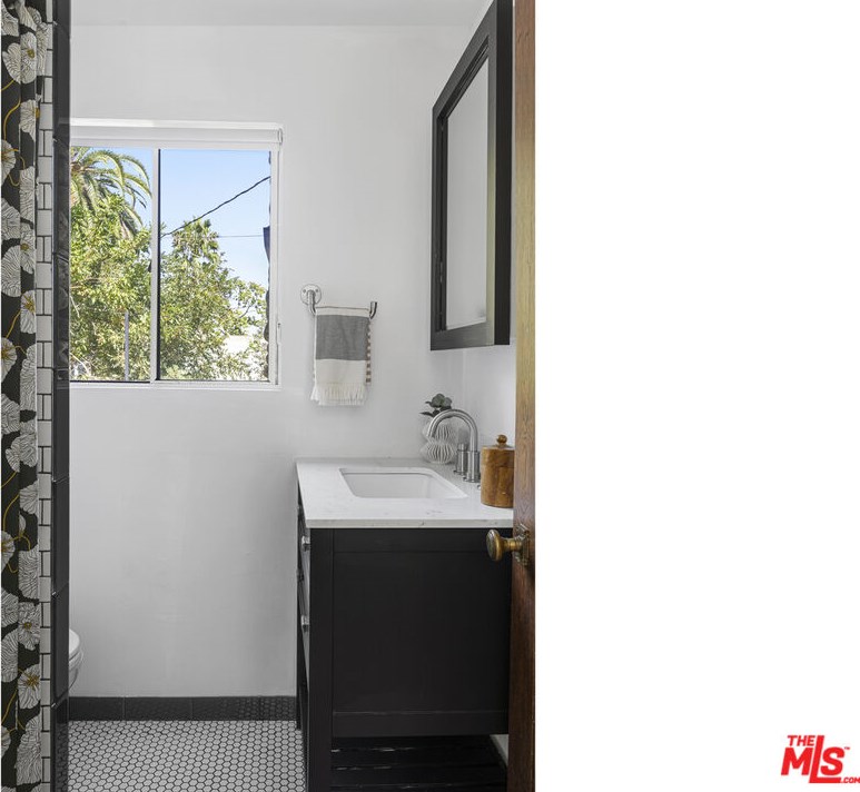 631 Pheasant Dr, Los Angeles CA  90065-4005 exterior