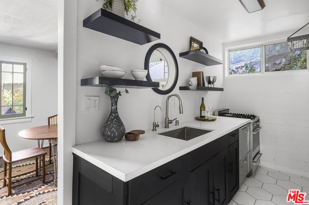 631 Pheasant Dr, Los Angeles CA  90065-4005 exterior