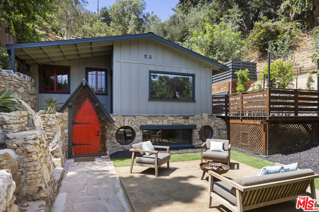 631 Pheasant Dr, Los Angeles CA  90065-4005 exterior