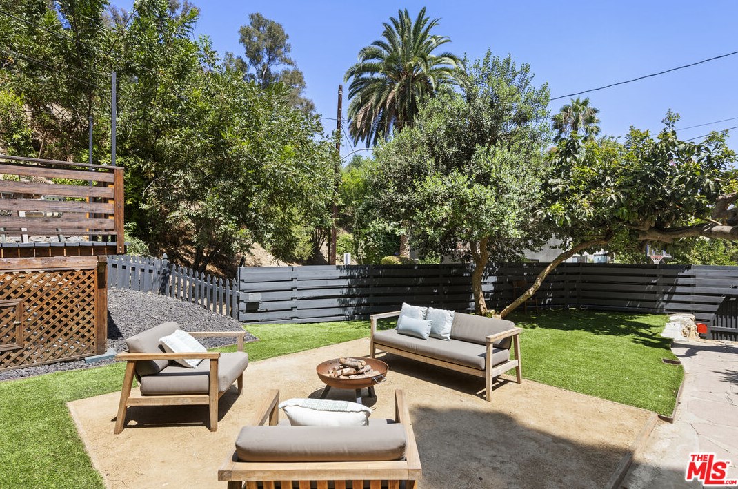 631 Pheasant Dr, Los Angeles CA  90065-4005 exterior