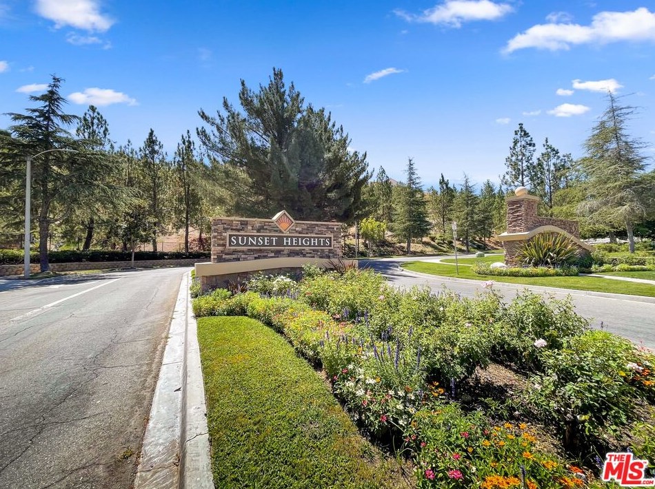17205 Crest Heights Dr, Santa Clarita, CA 91387-3182