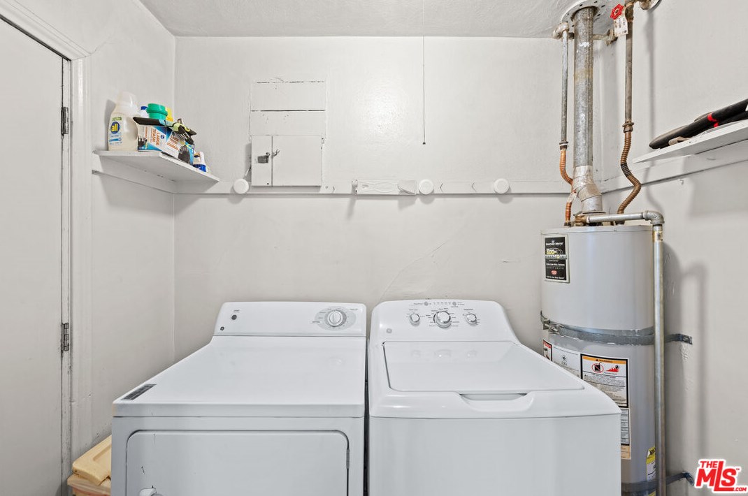 1743 70th St, Los Angeles CA  90001-2517 exterior