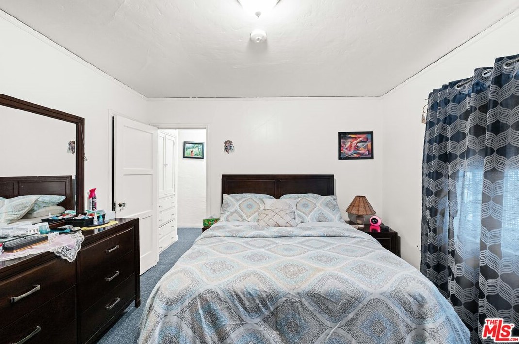 1743 70th St, Los Angeles CA  90001-2517 exterior