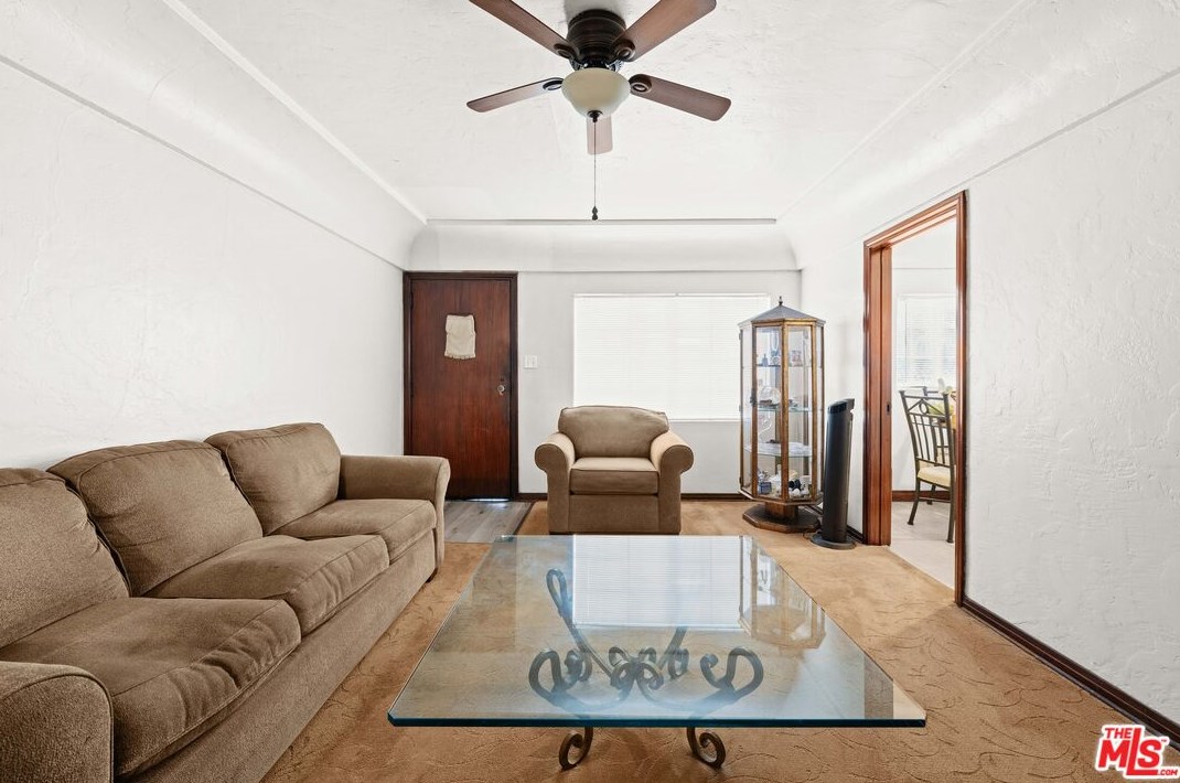 1743 70th St, Los Angeles CA  90001-2517 exterior