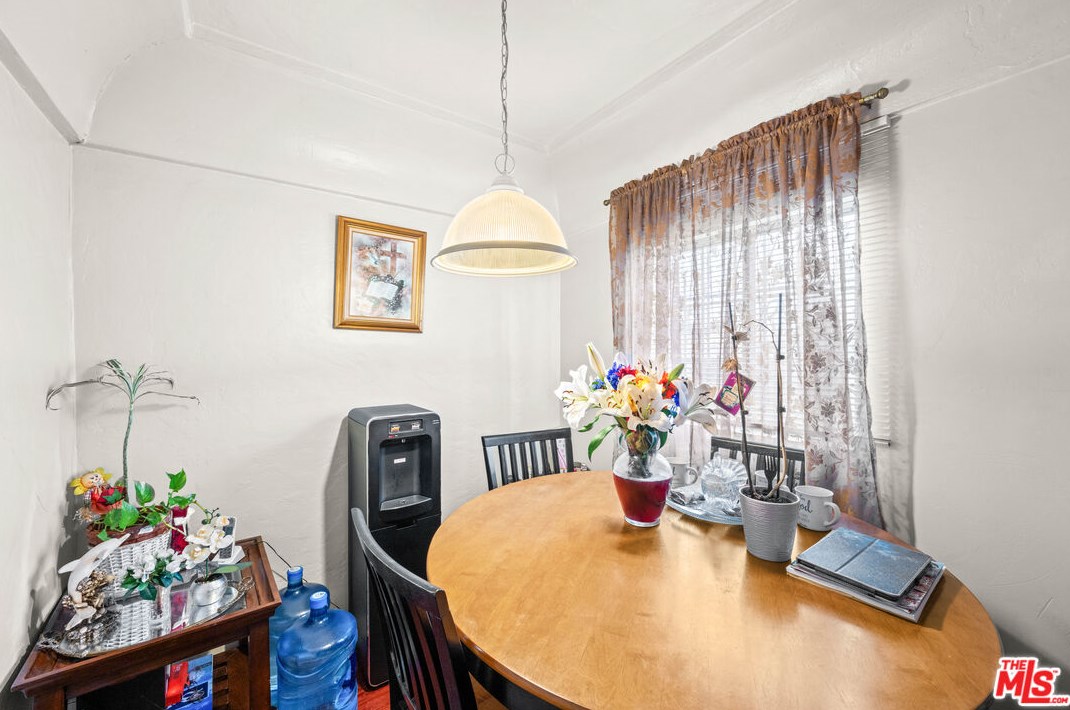 1743 70th St, Los Angeles CA  90001-2517 exterior