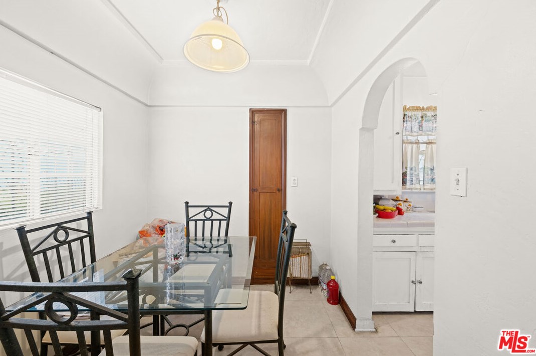 1743 70th St, Los Angeles CA  90001-2517 exterior