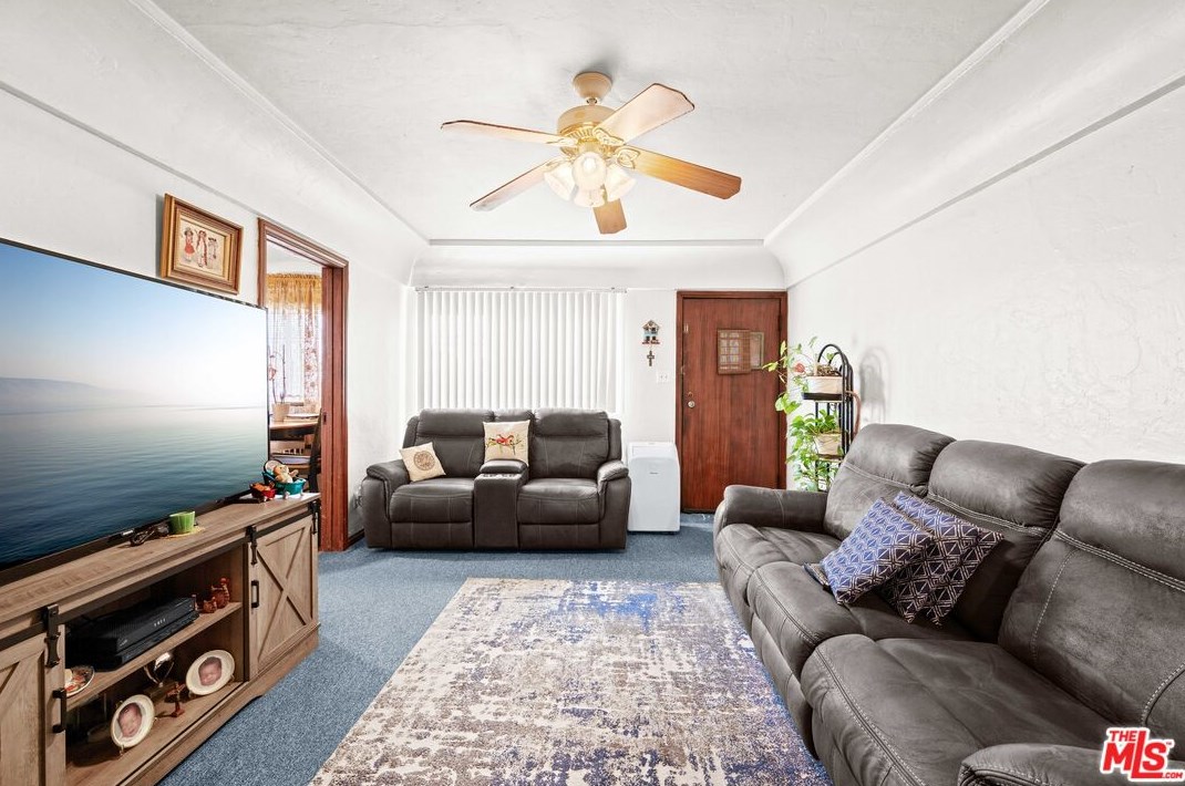 1743 70th St, Los Angeles CA  90001-2517 exterior