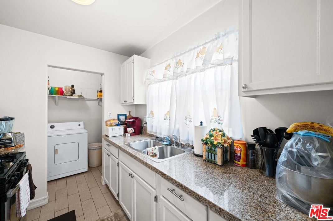 1743 70th St, Los Angeles CA  90001-2517 exterior