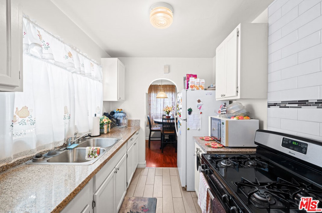 1743 70th St, Los Angeles CA  90001-2517 exterior