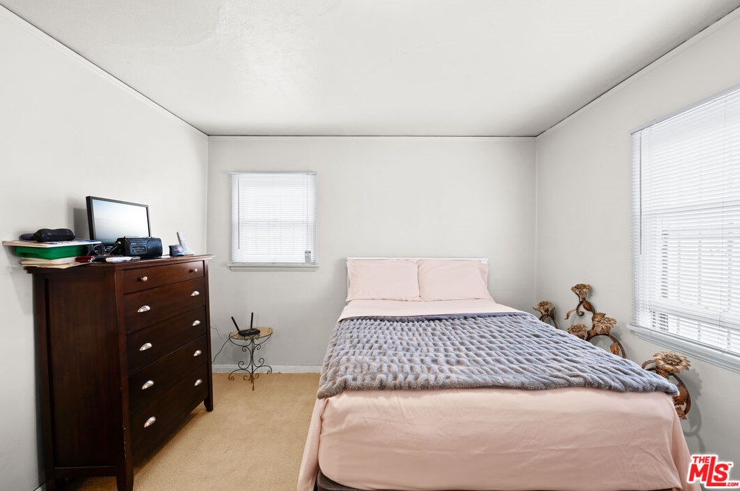 1743 70th St, Los Angeles CA  90001-2517 exterior