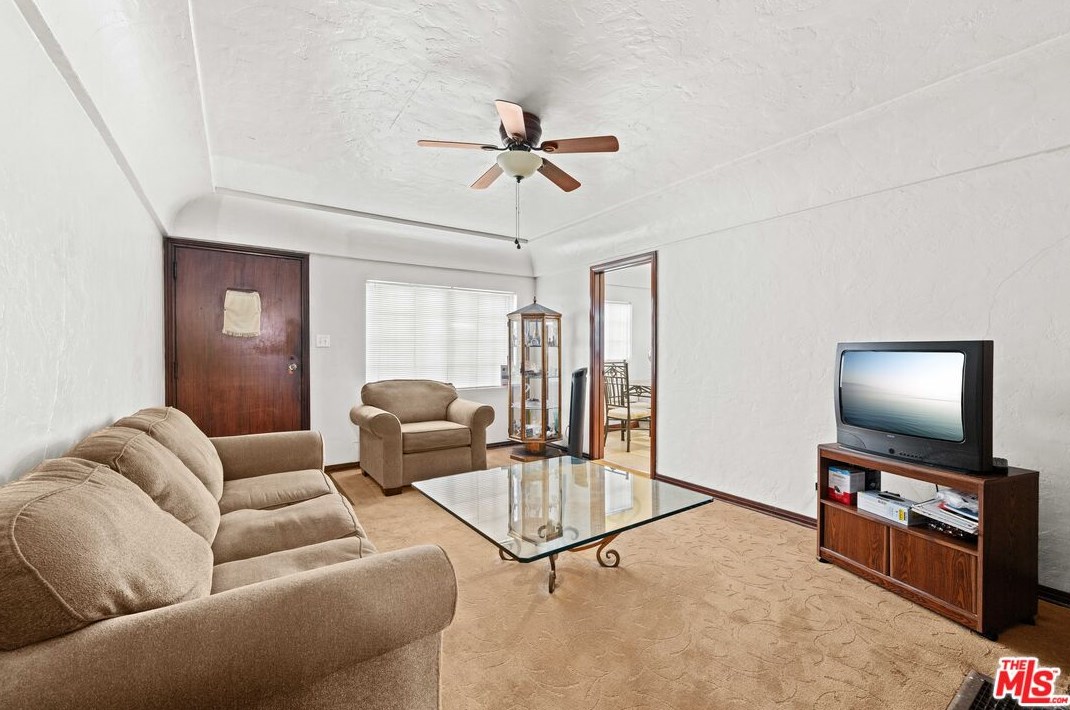 1743 70th St, Los Angeles CA  90001-2517 exterior