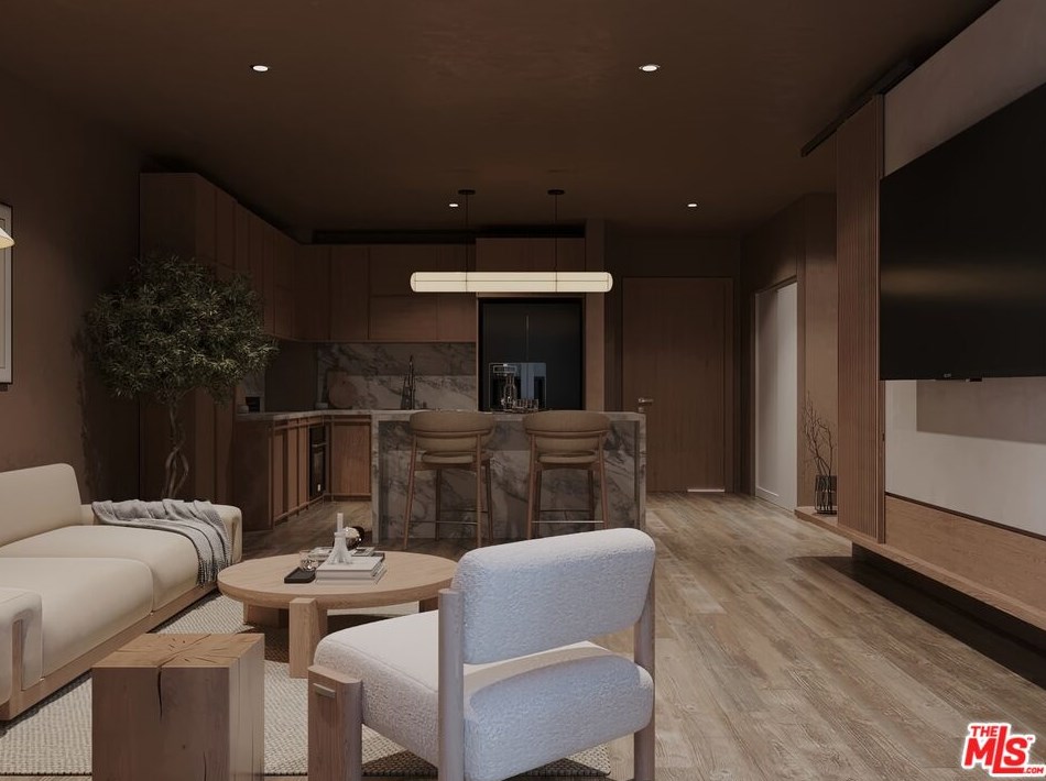 630 6th St, Los Angeles, CA 90017-3202