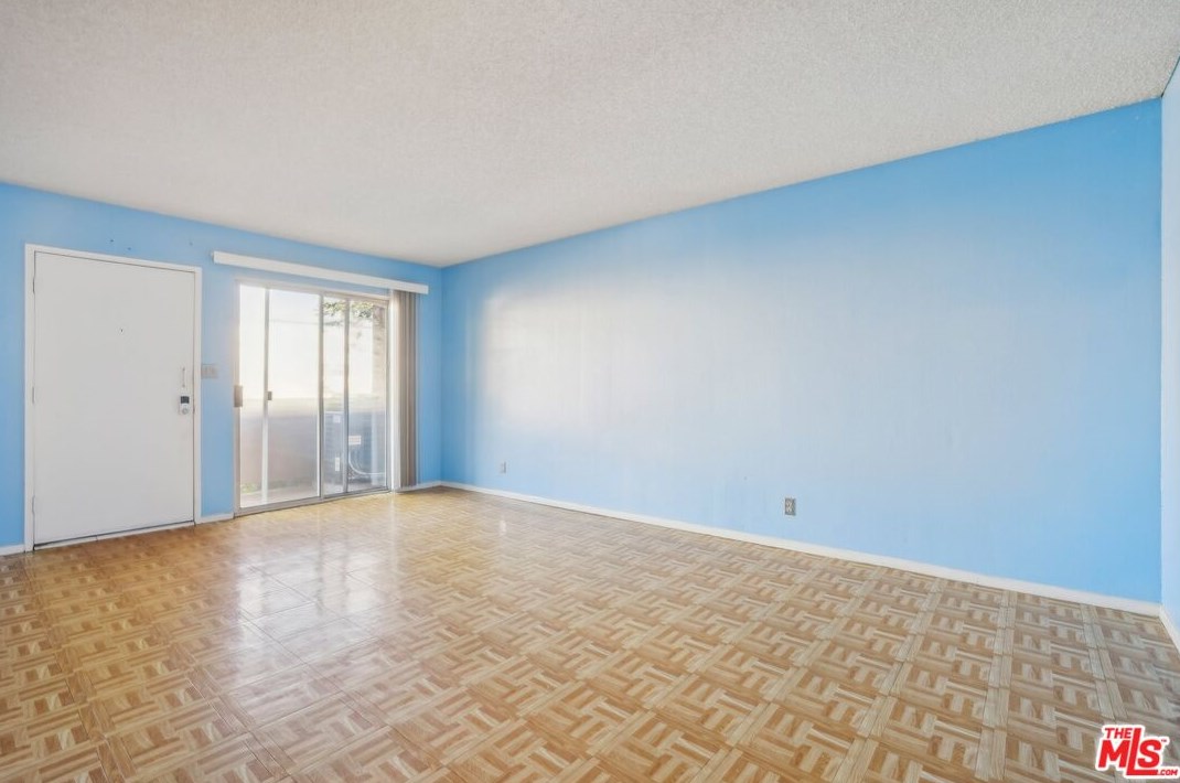 14829 Sherman Way #5, Van Nuys, CA 91405