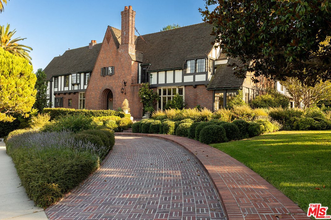 72 Fremont Pl, Los Angeles, CA 90005-3858