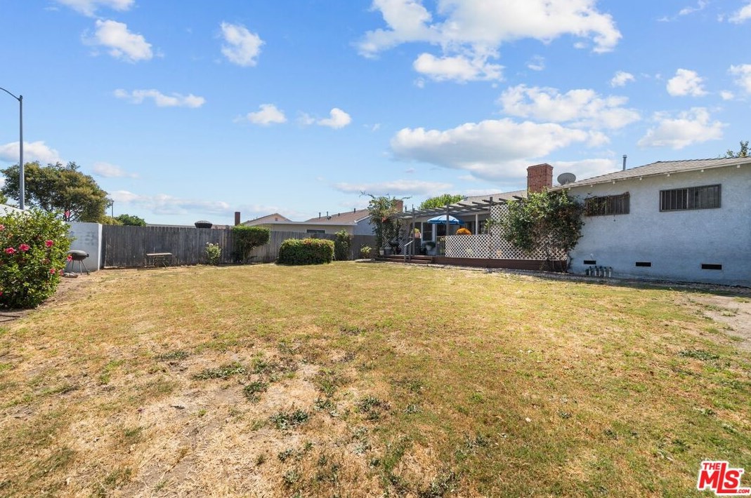 1479 101st St, Los Angeles CA  90002-2836 exterior