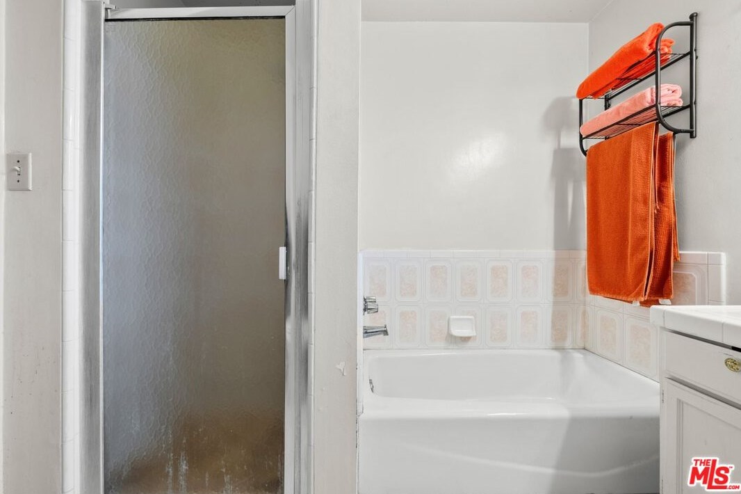 1479 101st St, Los Angeles CA  90002-2836 exterior