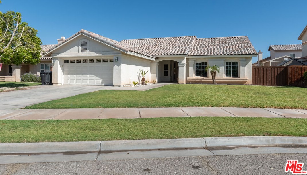 2610 Lenrey Ave, El Centro, CA 92243