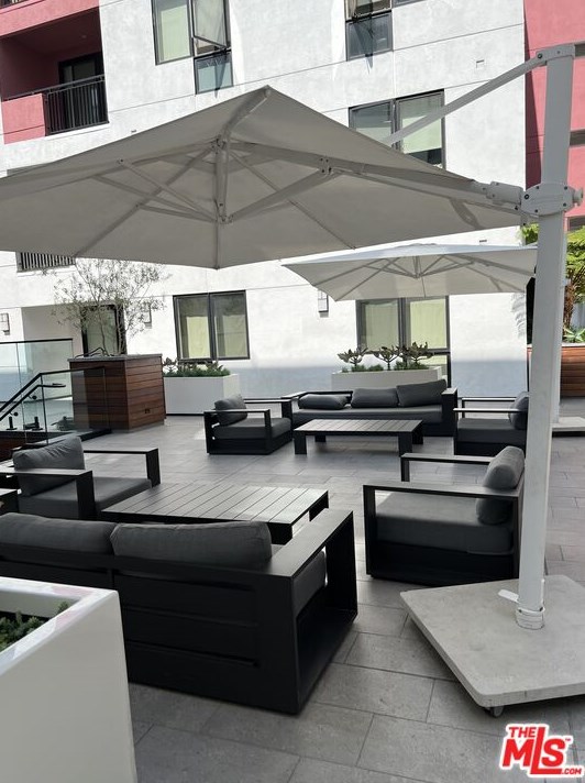 1234 Wilshire Blvd, Los Angeles CA  90017-1970 exterior
