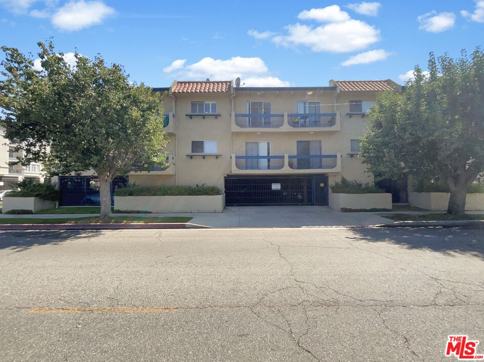 14560 Clark St #202, Van Nuys, CA 91411