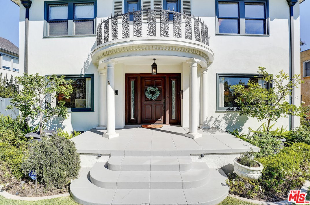 1944 Virginia Rd, Los Angeles CA  90016-3629 exterior