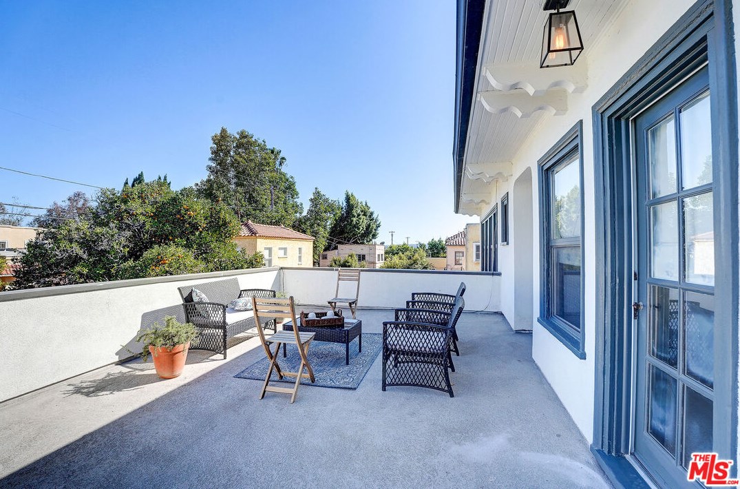 1944 Virginia Rd, Los Angeles CA  90016-3629 exterior