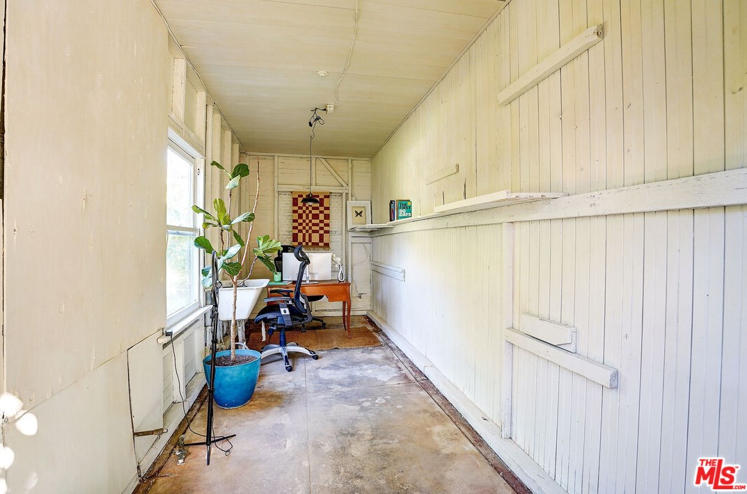 1944 Virginia Rd, Los Angeles CA  90016-3629 exterior