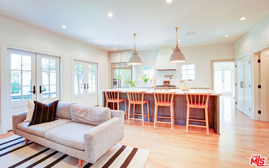 1944 Virginia Rd, Los Angeles CA  90016-3629 exterior