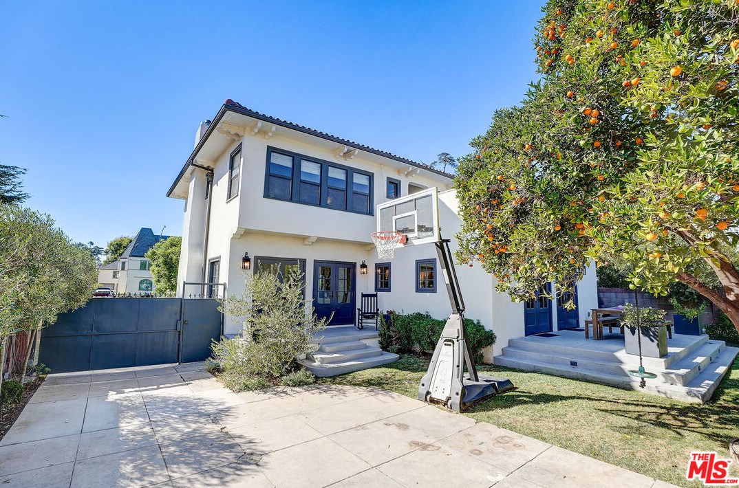 1944 Virginia Rd, Los Angeles CA  90016-3629 exterior