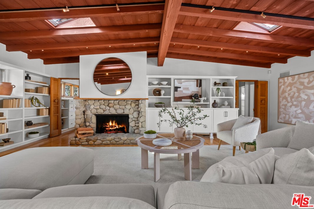 11423 Biona Dr, Los Angeles, CA 90066-3307