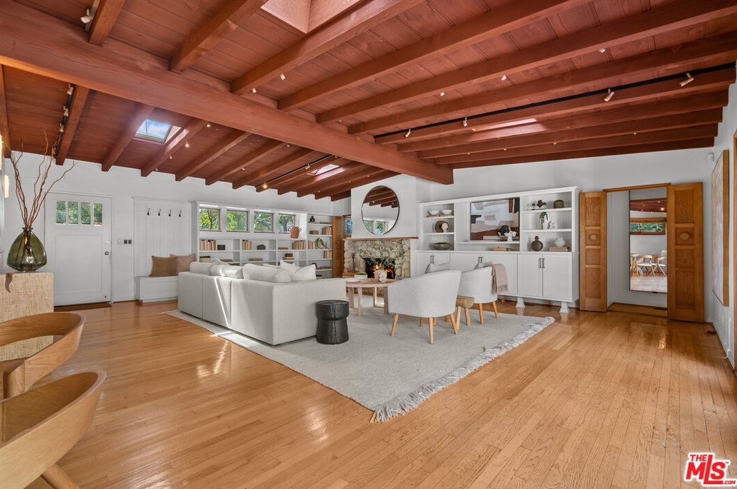 11423 Biona Dr, Los Angeles CA 90066-3307 exterior