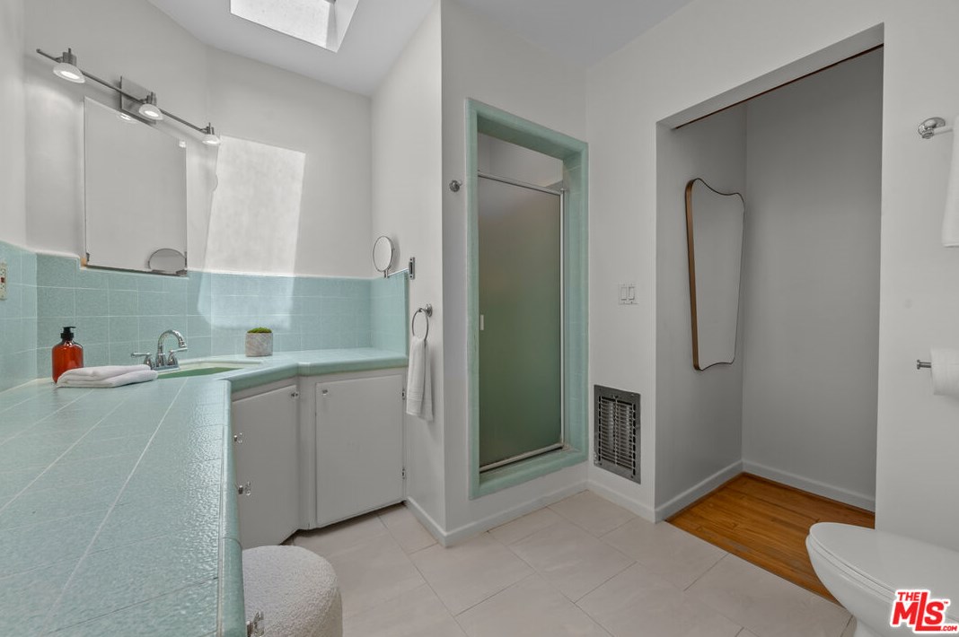 11423 Biona Dr, Los Angeles CA 90066-3307 exterior