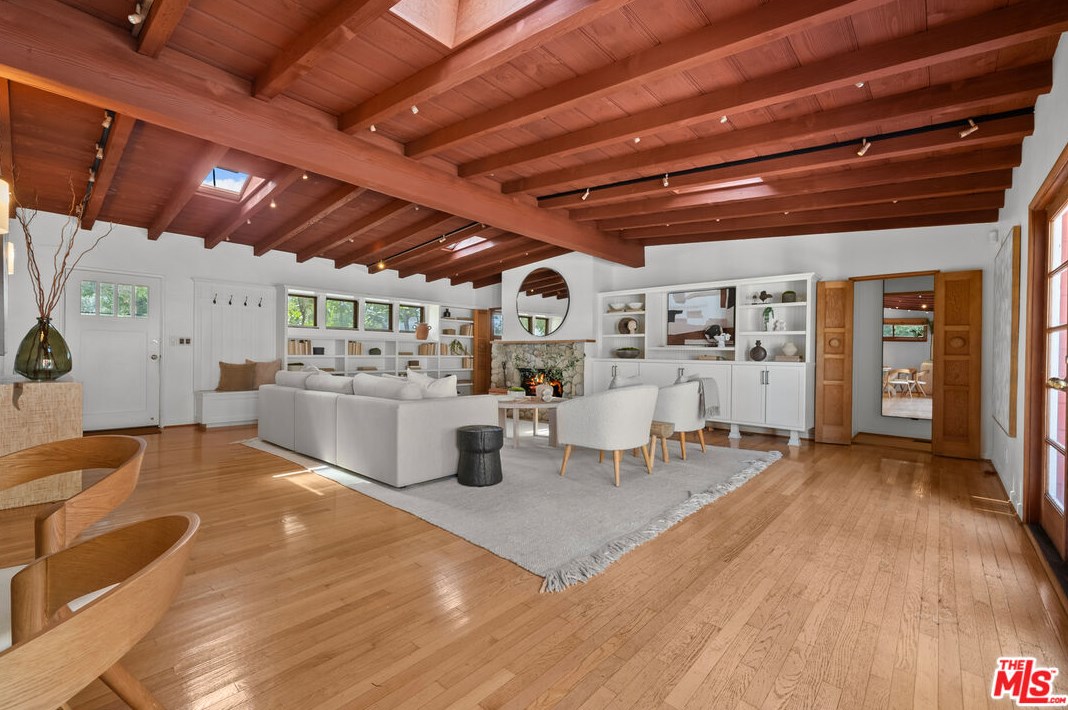 11423 Biona Dr, Los Angeles CA 90066-3307 exterior