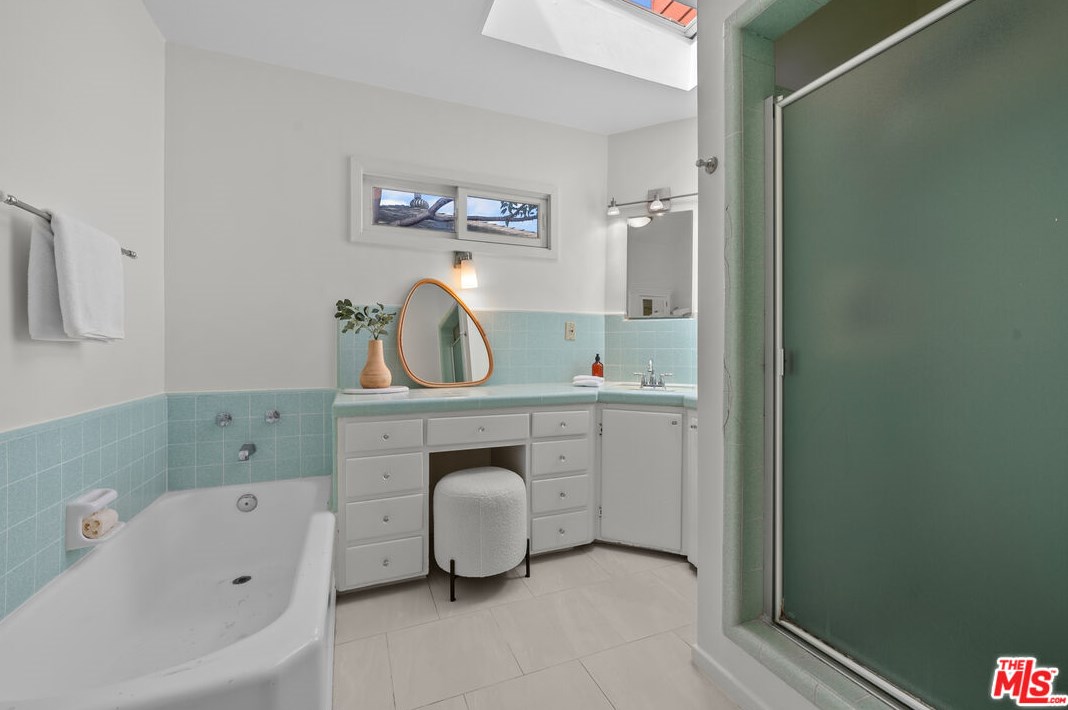 11423 Biona Dr, Los Angeles CA 90066-3307 exterior