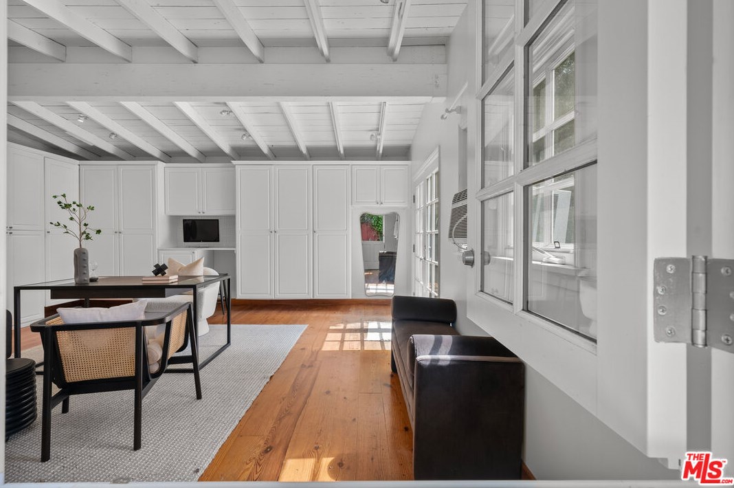 11423 Biona Dr, Los Angeles CA 90066-3307 exterior