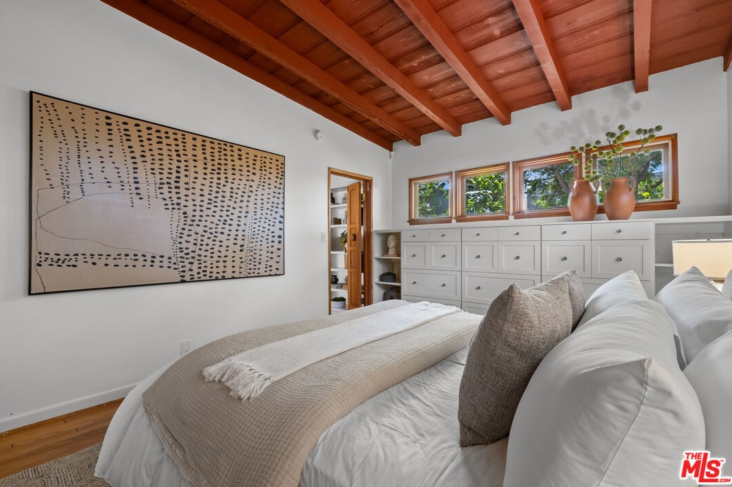 11423 Biona Dr, Los Angeles CA 90066-3307 exterior