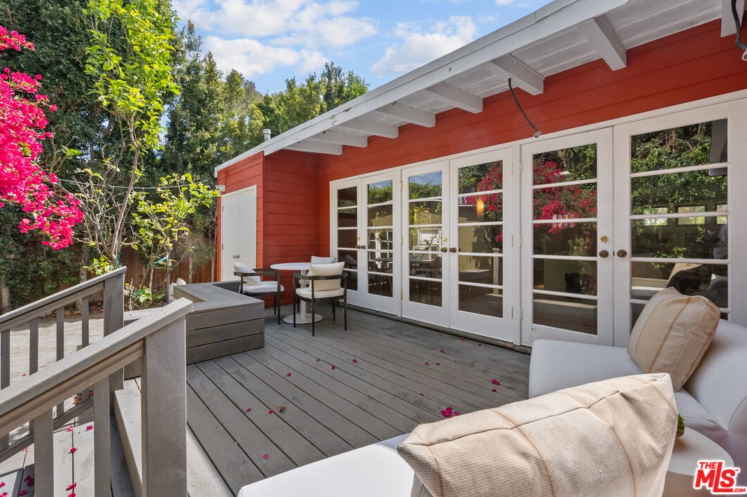 11423 Biona Dr, Los Angeles CA 90066-3307 exterior