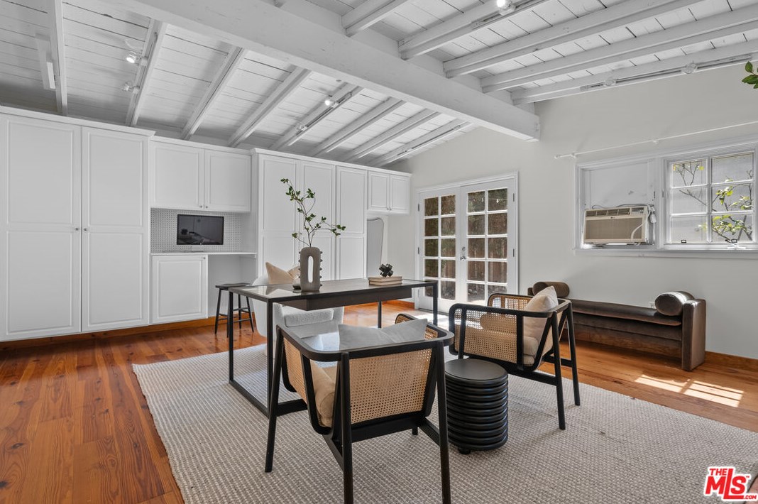 11423 Biona Dr, Los Angeles CA 90066-3307 exterior