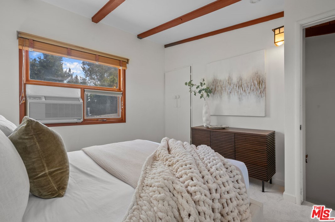 11423 Biona Dr, Los Angeles CA 90066-3307 exterior