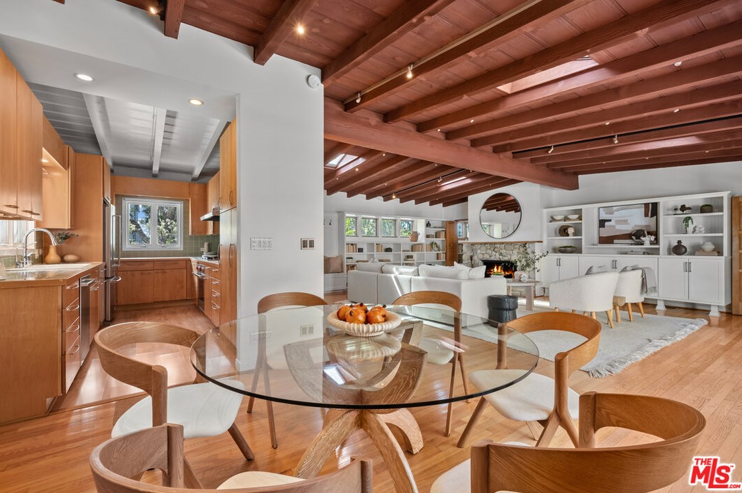 11423 Biona Dr, Los Angeles CA 90066-3307 exterior