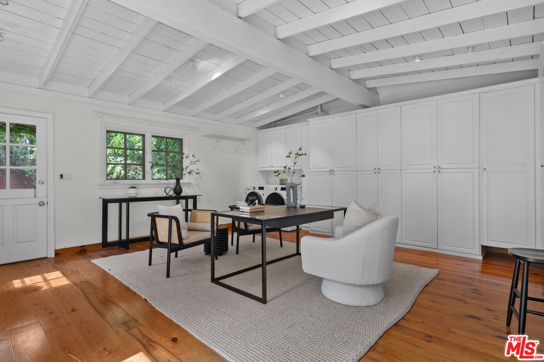 11423 Biona Dr, Los Angeles CA 90066-3307 exterior