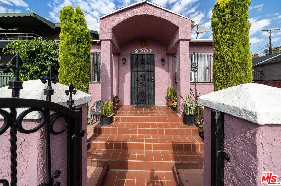 2907 Ridgeley Dr, Los Angeles, CA 90016-3717