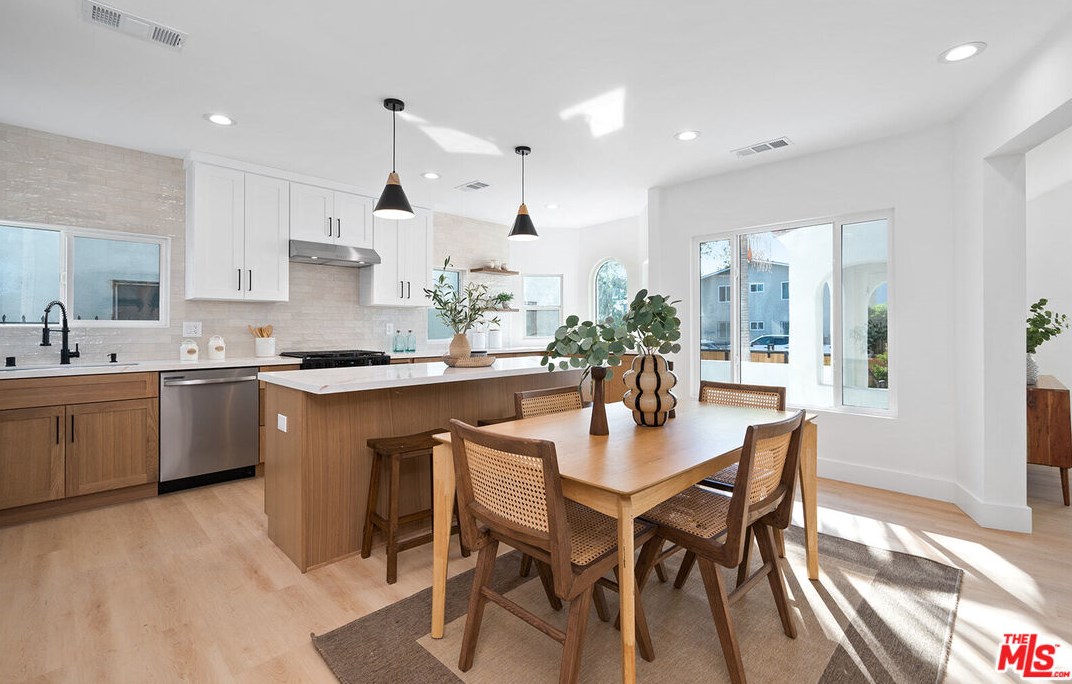 2758 Redondo Blvd, Los Angeles CA  90016-3468 exterior