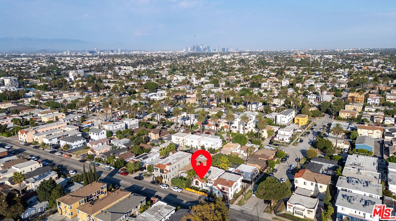 2758 Redondo Blvd, Los Angeles CA  90016-3468 exterior