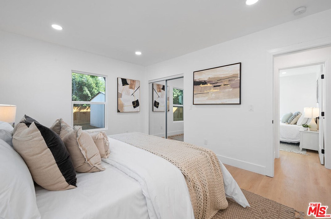 2758 Redondo Blvd, Los Angeles CA  90016-3468 exterior