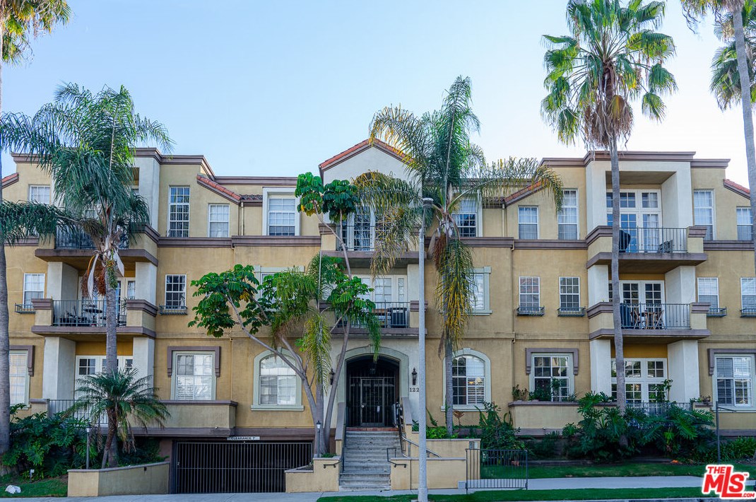 1225 Armacost Ave, Los Angeles CA  90025-1492 exterior