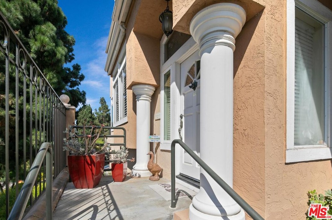 7120 Calabria Ct, San Diego, CA 92122-5513